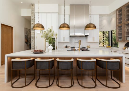 Layered Lighting Ideas for Homes That Mix Classic and Modern Furnishings