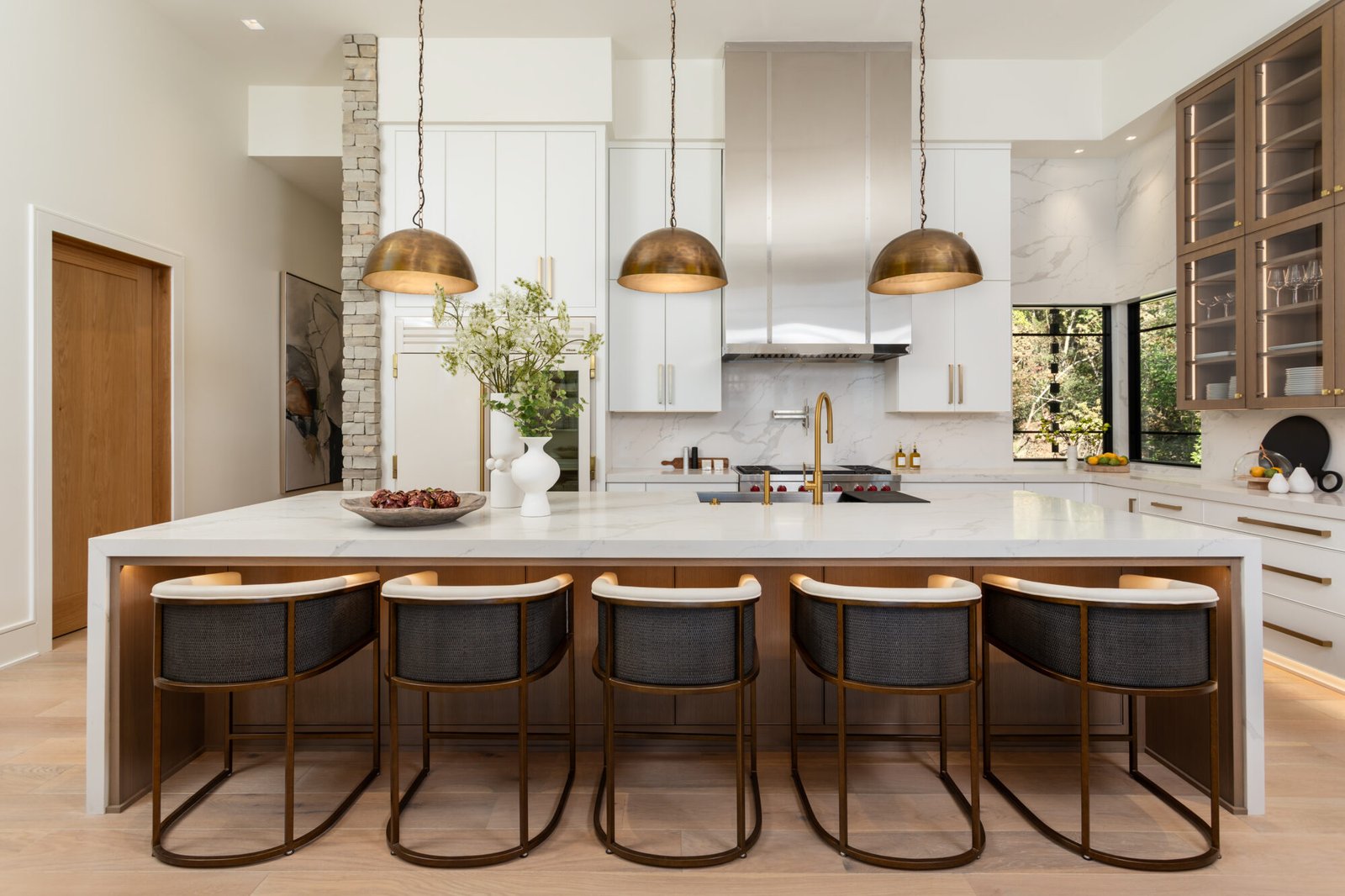 Layered Lighting Ideas for Homes That Mix Classic and Modern Furnishings
