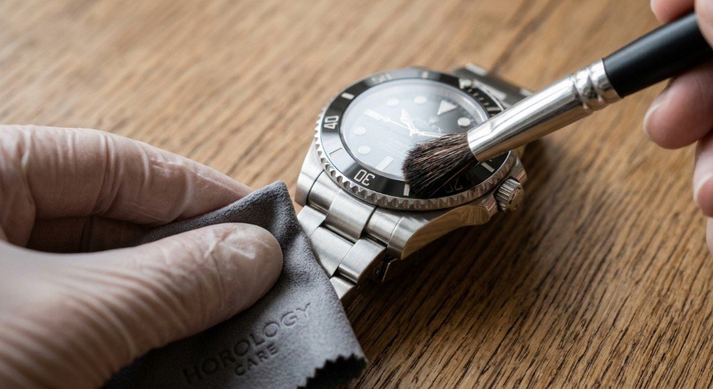 watch cleaner