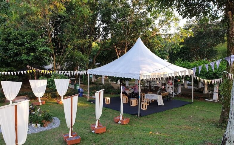 Professional Tent Services for Outdoor Celebrations