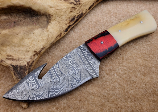 The Art of Handmade Knives: Materials, Design, and Traditional Craftsmanship